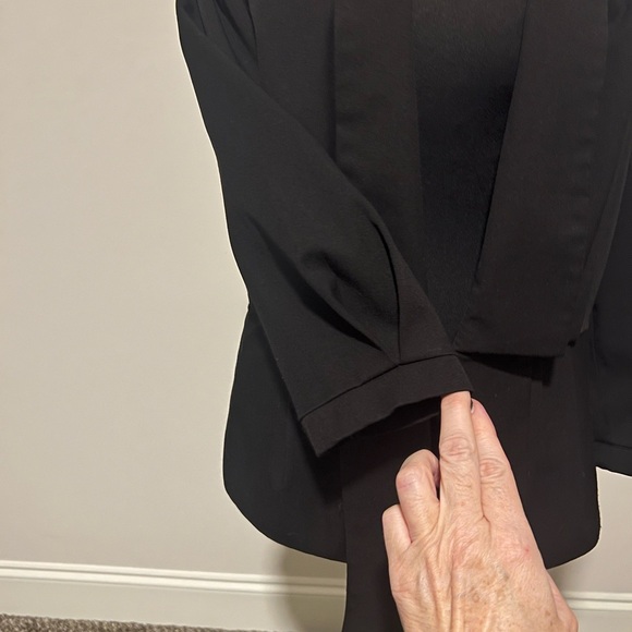 Bisou Bisou Women's Black Kimono Blazer peplum back Size Large - Picture 2 of 7